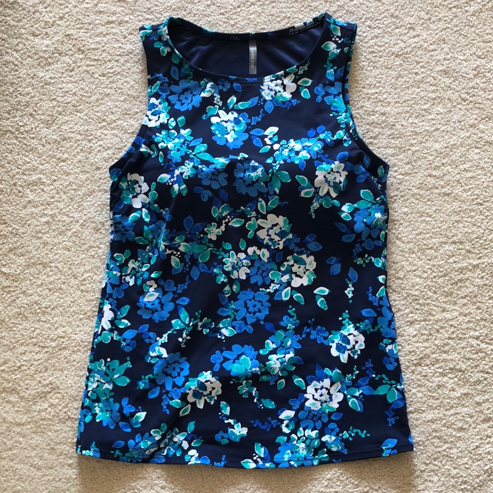 Lands and high neck swim top
